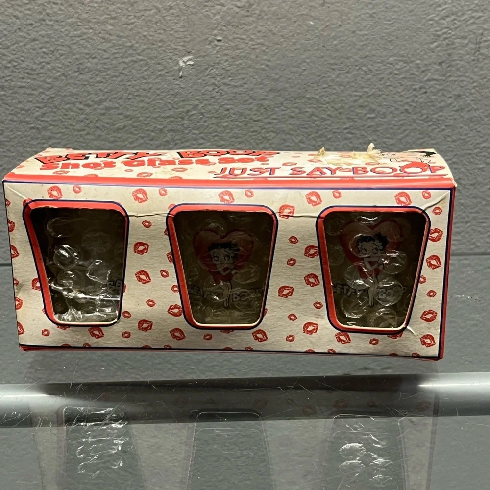 Betty Boop Collectible Glass Set - Picture 1 of 2